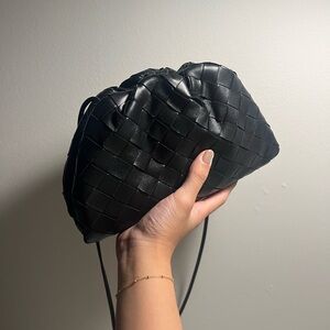 Bottega Veneta Intrecciato-woven mini pouch in black